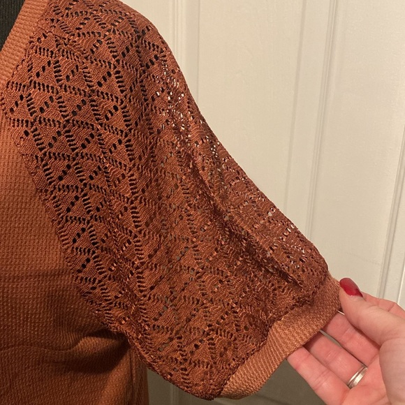 Merokeety Rust Waffle Textured V-Neck Tee Sheer Designed Short Sleeves Sz XL NWT - Picture 3 of 4